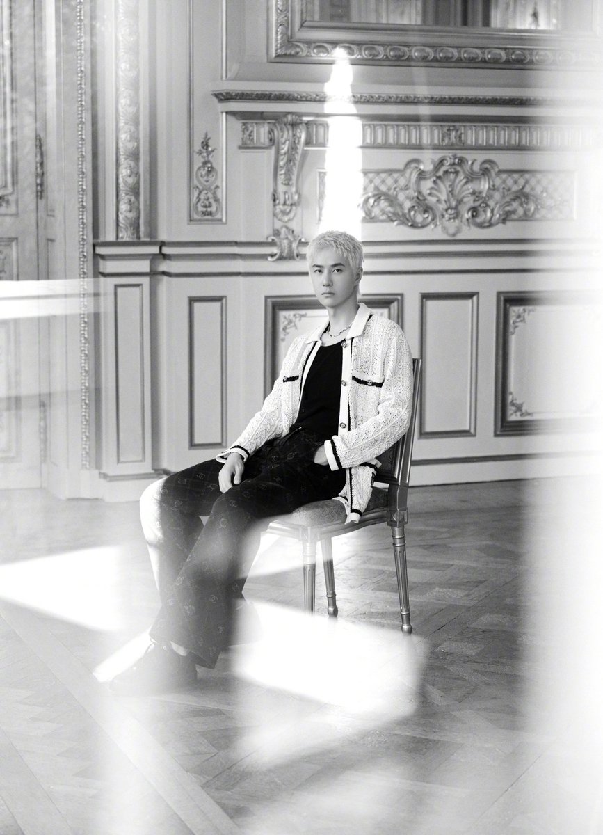 Pm_wangz's tweet photo. เหตุผลของการมีชีวิตอยู่😎💚🔥

CHANEL PRINCE WANG YIBO

#WangYibo_CHANELSS24 #CHANELSpringSummer #CHANELShow https://t.co/smOaBqSSUm