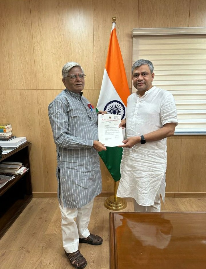 MayurGa45455184's tweet photo. भारतीय रेल के इतिहास में ज्यादा शिकार हुआ है तो ग्रुप डी 2019 के CCAAs 109th बैच अप्रेंटिस है।

DGT  नई दिल्ली,Official letter जारी कर AITT में हुई देरी को स्वीकारा है।

RRC चेयरमैन तो Candidate को Direct बोलते है रेलवे बोर्ड @RailMinIndia responsibility से दूर भाग रहा है। https://t.co/Hc4U84Ywo1