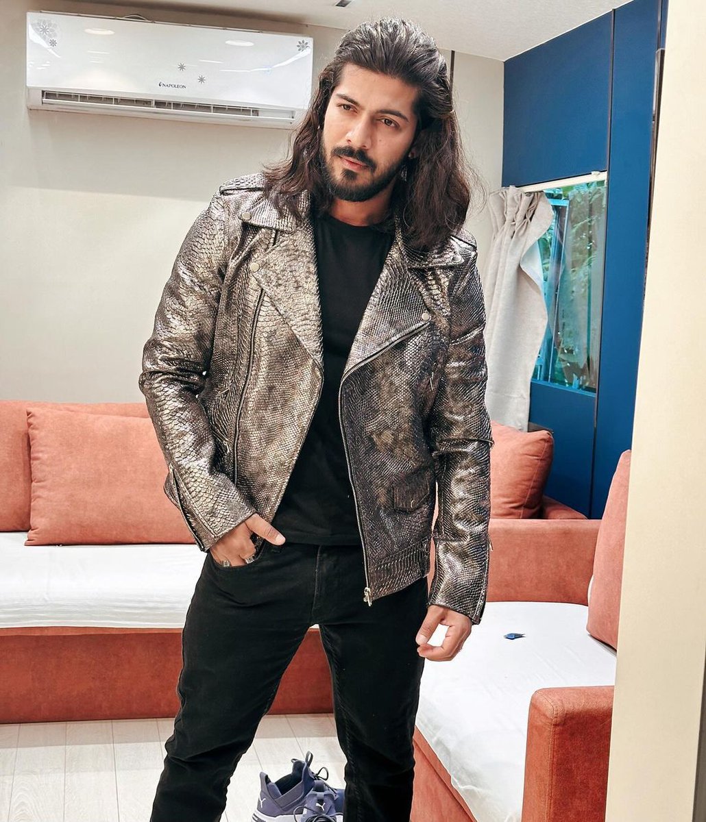 Actor Sheezan Khan knows : Never waste a good hair day! 🌻🌻 @Sheezan9 #goodhairday #sheezankhan #hairdo #KhatronKeKhiladi13