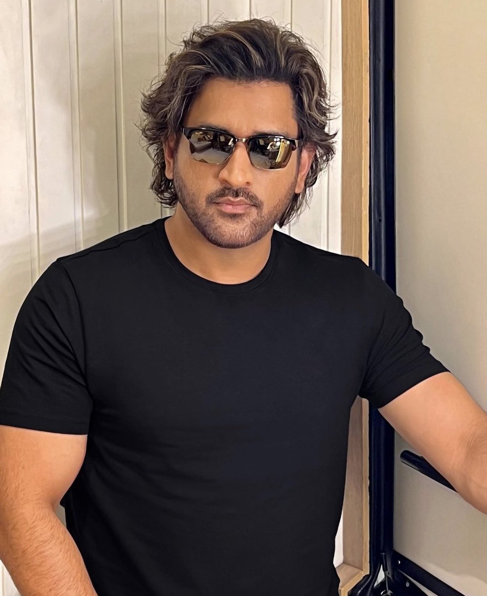 syneman's tweet photo. MS Dhoni 🖤🫰🏻 Latest https://t.co/ULXgRrYrRp