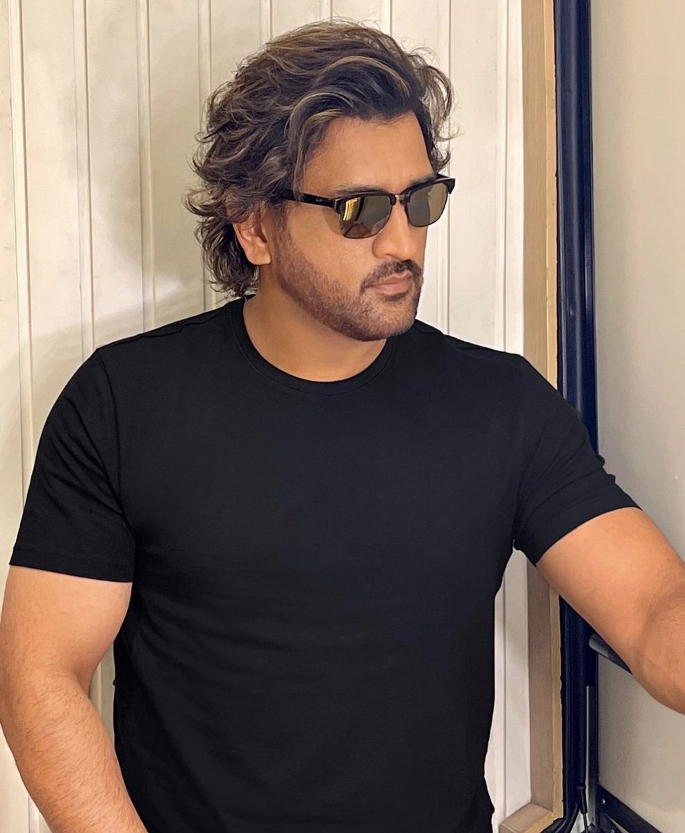 syneman's tweet photo. MS Dhoni 🖤🫰🏻 Latest https://t.co/ULXgRrYrRp