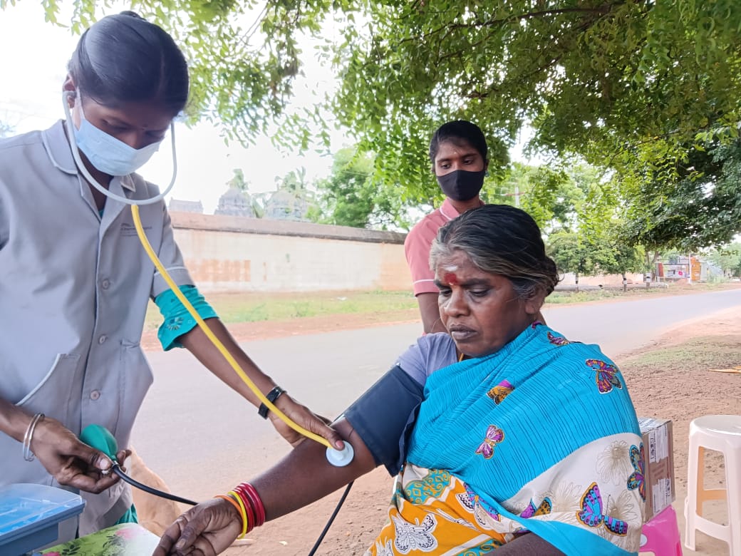 மருத்துவ முகாம் !!🏥 Our commitment to your health never stops! 🌟 Here's a glimpse from our recent medical camp Soorakudi.

Visit our website : sriparvathihospital.com

 #MedicalCamp #diabeticcare #MultiSpecialtyCare #sriparvathihospital