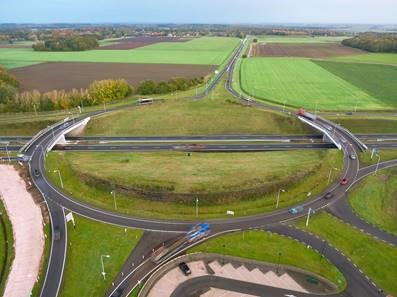 ProvDrenthe's tweet image. Praat u mee over de aanpak van het verkeersplein Gieten en de N34 tussen Annen en Gasselte? Kom naar de inloopbijeenkomsten op 11 en 12 oktober (16.00-20.00 uur) in Gieten of Eext. U kunt aangeven wat u belangrijk vindt bij de uitwerking van de plannen ➡️ tinyurl.com/2sbaxw8r