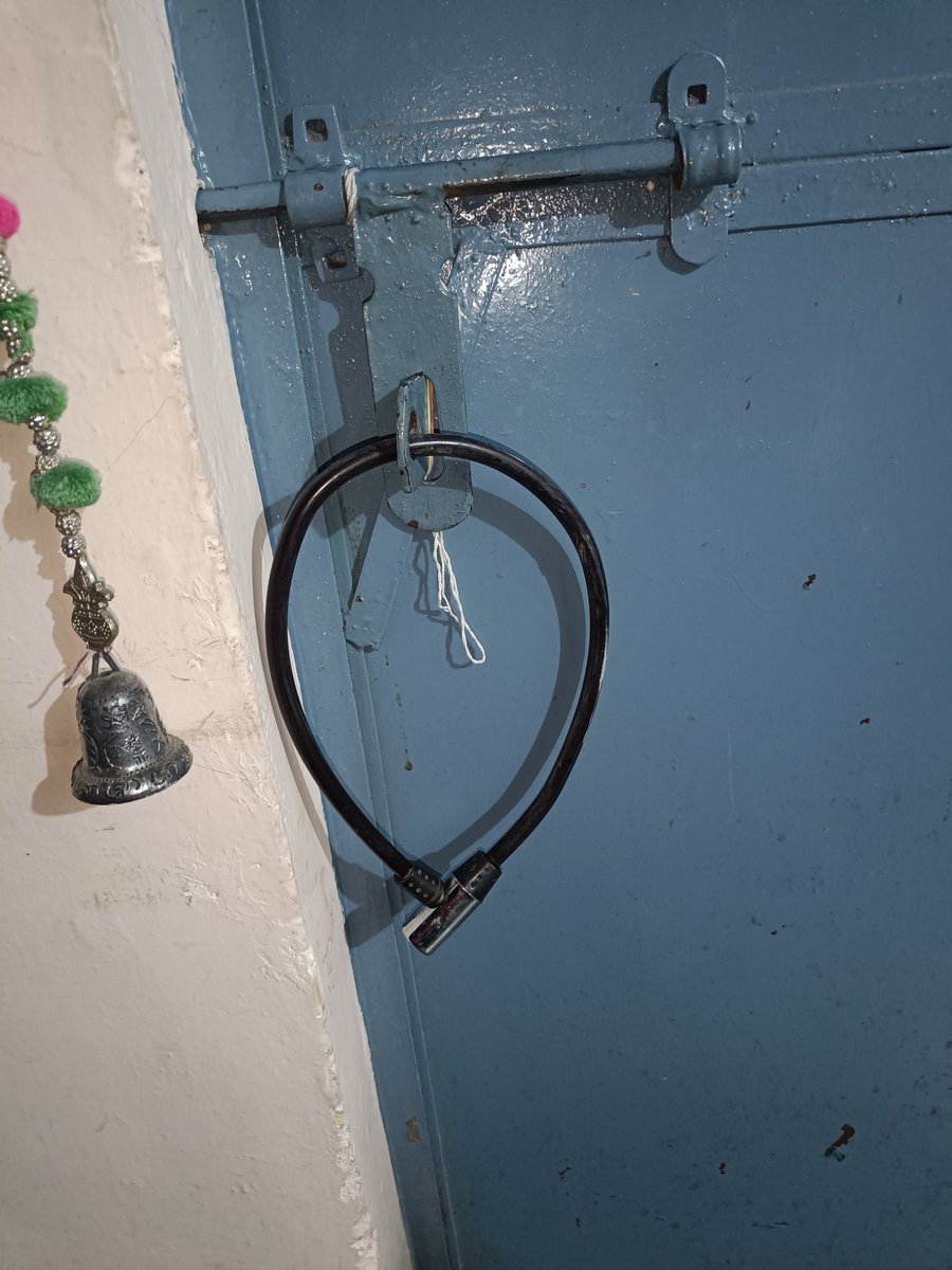sunshraddha's tweet photo. Incase you don't have a locker 🥲 https://t.co/QtcgwWb9qb