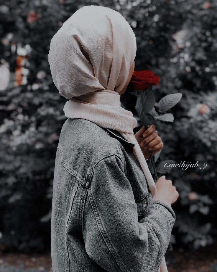 پھولوں کی مہک کچھ دن بعد ختم ہو جاتی ہے
مگر 
 اچھے سلوک اور اخلاق کی
 مہک انسان کی موت کے
بعد بھی قائم رہتی ہے🥀🍃

#___Heer🥀🖤🕊️