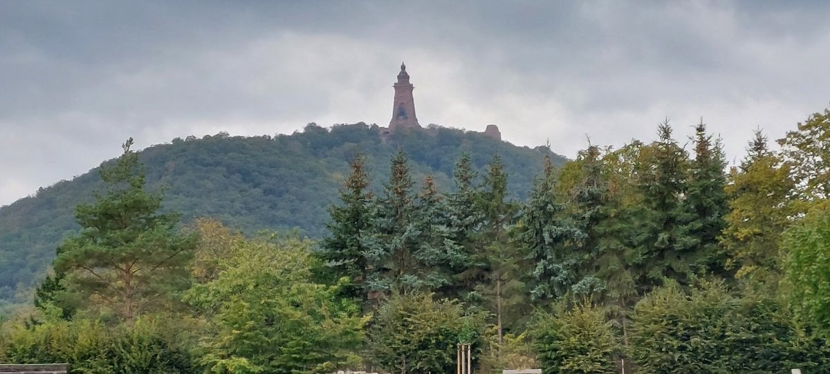 st_foerster's tweet photo. Auf den Spuren der #Ottonen in der Kaiserpfalz in #Tilleda am Fuße des Kyffhäusers. Eine Mischung aus Freilichtmuseum, archäologischen Ausgrabungen und lebendigem Handwerk. Sehr zur Besichtigung empfohlen. @LuisenstadtFoto @joanadiskurs @Momentsinthe @Tasso2000 @CWol https://t.co/RKTLSLJyam