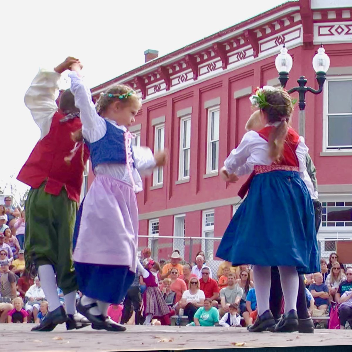 DalaTown's tweet photo. Little dancers touch our hearts in a big way in Little Sweden! Looking forward to the 2023 Svensk Hyllningsfest in Lindsborg October 13 and 14. https://t.co/vzfLRNfsvj