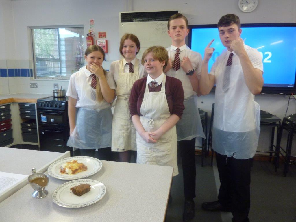 A lot of competition in the Food Room last Thursday with the Royal Navy visit.  Four teams produced a lasagne and a sticky toffee pudding in 75 minutes.  There was even time for a spun sugar workshop. 
Well done all!
#royalnavy #goodfood #loveLacon