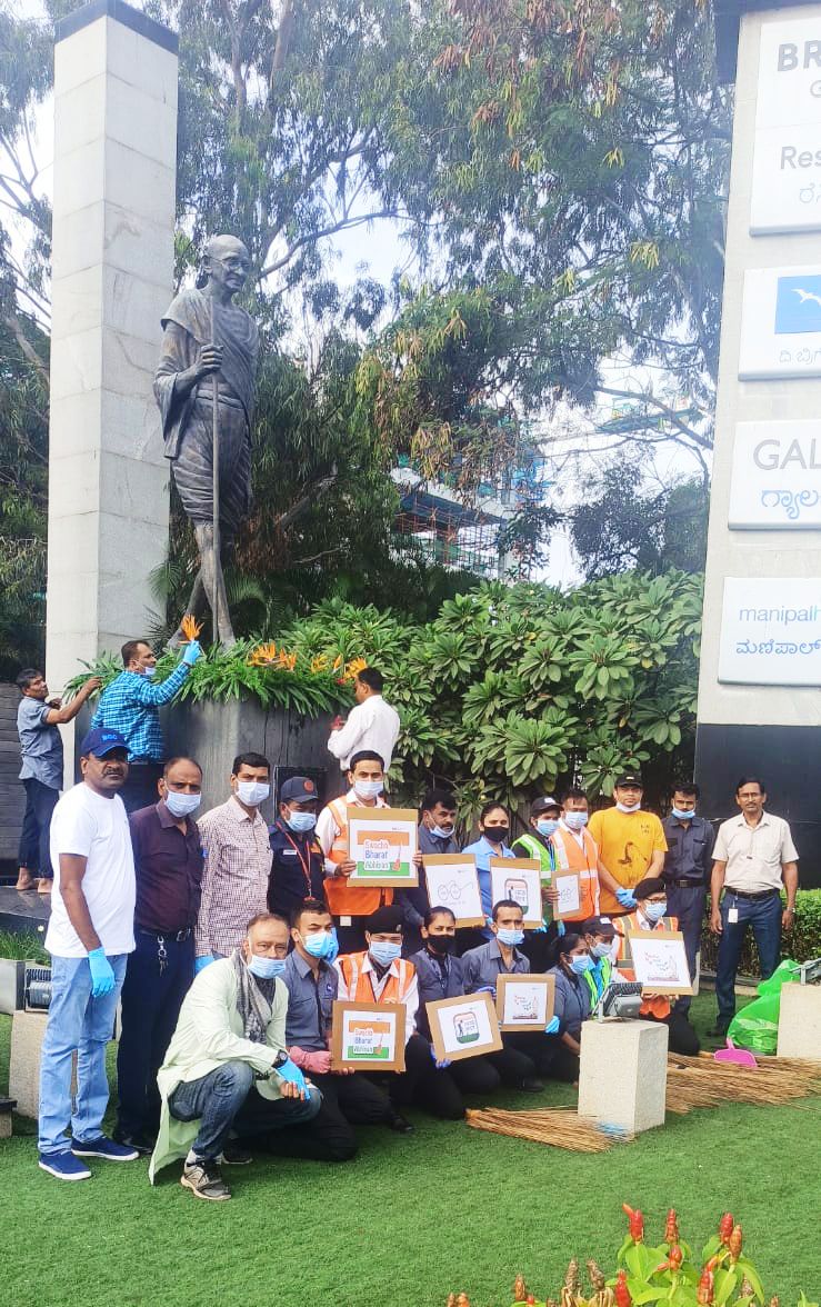 WTC Bengaluru marked Swachh Bharat Diwas by organizing a cleanliness campaign in which employees, led by Mr. Sitanshu Shekhar Singhdeo, Vice President, and Mr. Ravi Kumar, Deputy General Manager of Facilities, worked together to clean the Brigade Gateway campus surroundings.