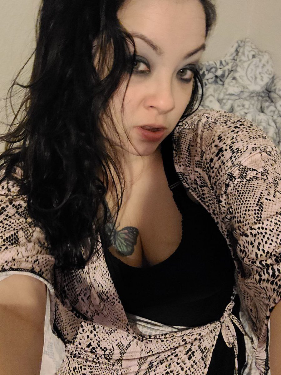 loaddump9's tweet photo. This slut and her daughter needs to be fucked hard🍆💦 https://t.co/zcjUB2lmKW