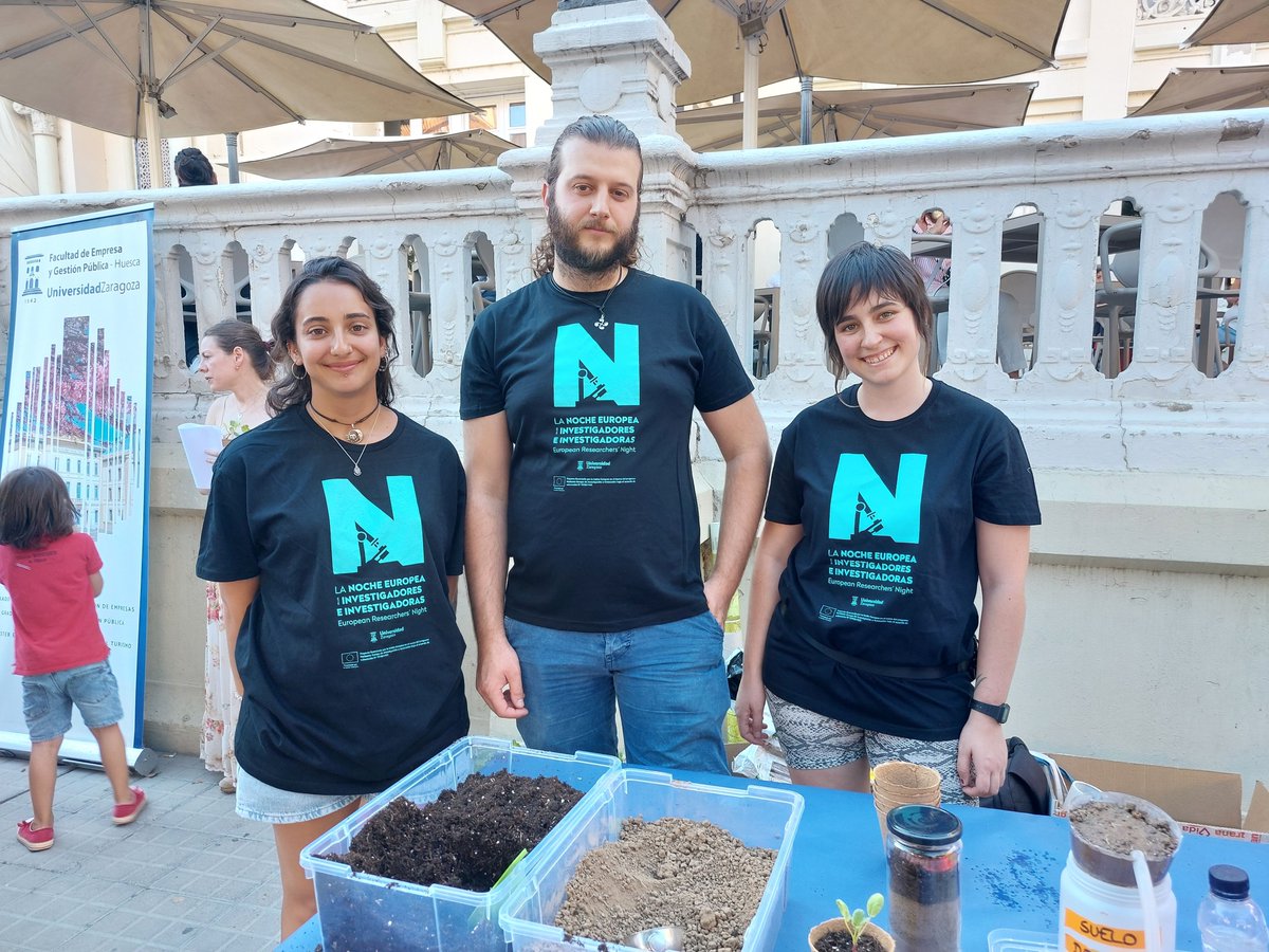 EPSunizar's tweet photo. El pasado viernes #investigadoreseps participaron en las actividades organizadas por la La Noche Europea de Investigadores e Investigadoras.
Los investigadores de la EPS participaron con 3 talleres y una charla:
Una tarde diferente donde acercaron la ciencia a los más pequeños. https://t.co/BhkbWHxmrj