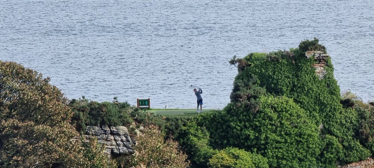 Quietbiglad's tweet photo. An afternoon at @AberdourGC yesterday, good bit of breeze before the sun came out. Enjoyable as always. #Autumnal #GolfinFife #TheForth https://t.co/3xP1KR2mpa