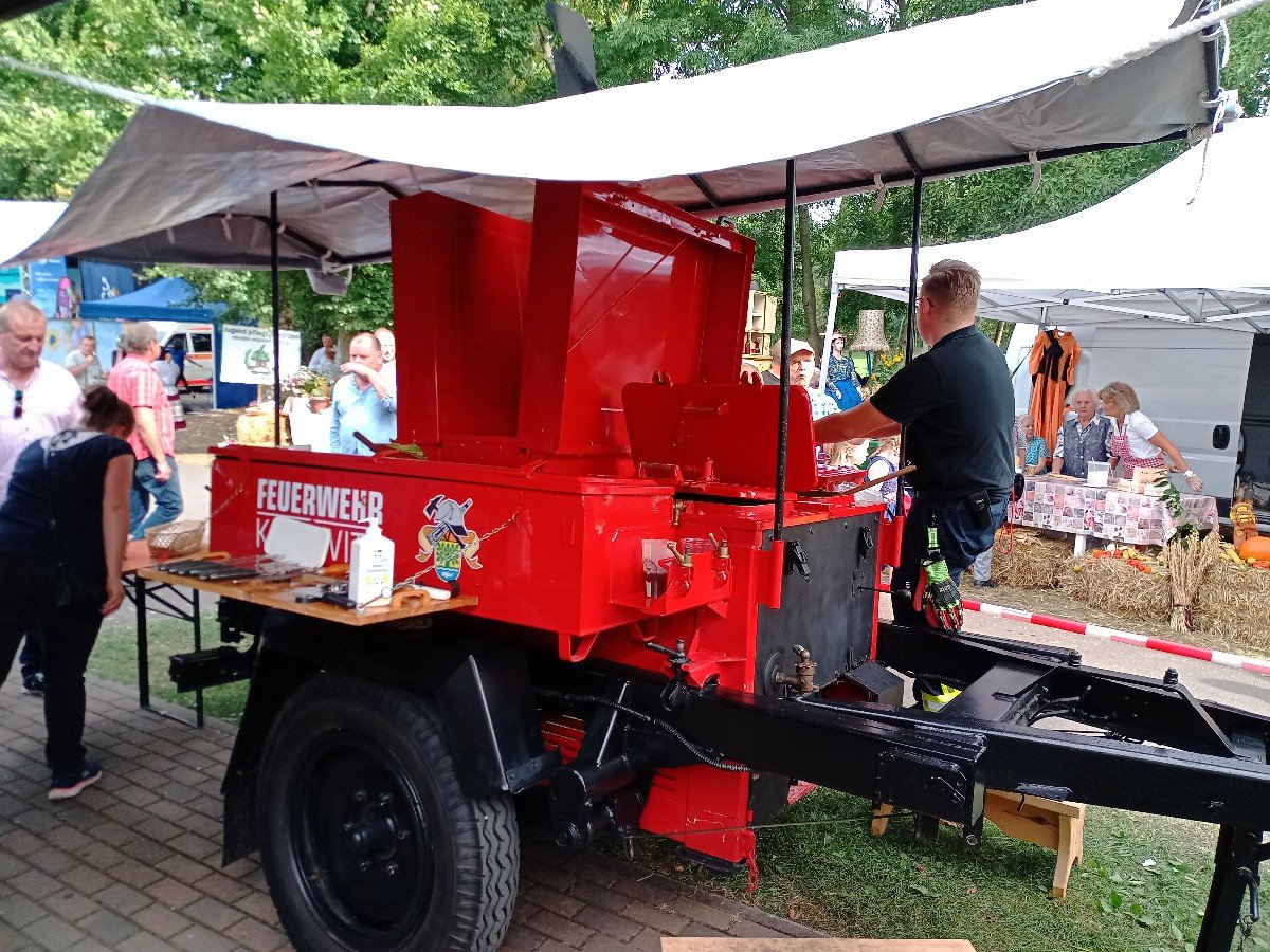 FFKolkwitz's tweet photo. Zum Oktoberfest in Kolkwitz sind wir natürlich mit dabei. Ihr findet unsere Gulaschkanone, Grill und Getränkestand am Pavillon bei der Skaterfläche. https://t.co/VFJCkuM8qR