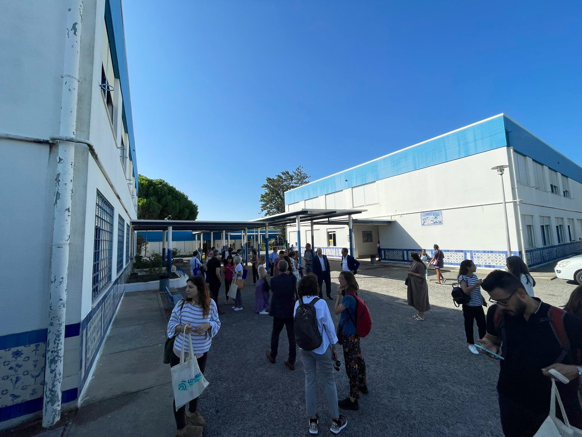 Aquest matí hem visitat amb l’alcalde i el regidor d’Educació de Loures dos agrupaments escolars: AE Catujal Unhos i AE Maria Keil. 🇵🇹

🏫 Activitats d’enriquiment curricular i suport a les famílies involucrant tota la comunitat educativa i buscant l’equitat i la inclusió.