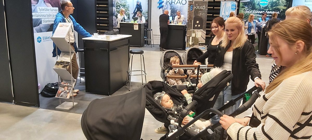 Juuri nyt: <a href="/ETKinfo/">Eläketurvakeskus</a> on vaikuttanut. Yhä nuoremmat ikäluokat jonottavat työeläketietoa Eläketurvakeskuksen osastolla n:o 40 Kotkan Rekry 2023-messujen  <a href="/kotkankaupunki/">Merikaupunki Kotka</a> <a href="/MLL_fi/">Mannerheimin Lastensuojeluliitto</a> <a href="/Vaestoliitto/">Väestöliitto</a> <a href="/KelaFpa/">Kela Fpa</a> <a href="/Marttaliitto/">Marttaliitto</a> @maajakotitalous <a href="/LapsenMaailma/">Lapsen Maailma</a> <a href="/vauvalehti/">Vauva</a>