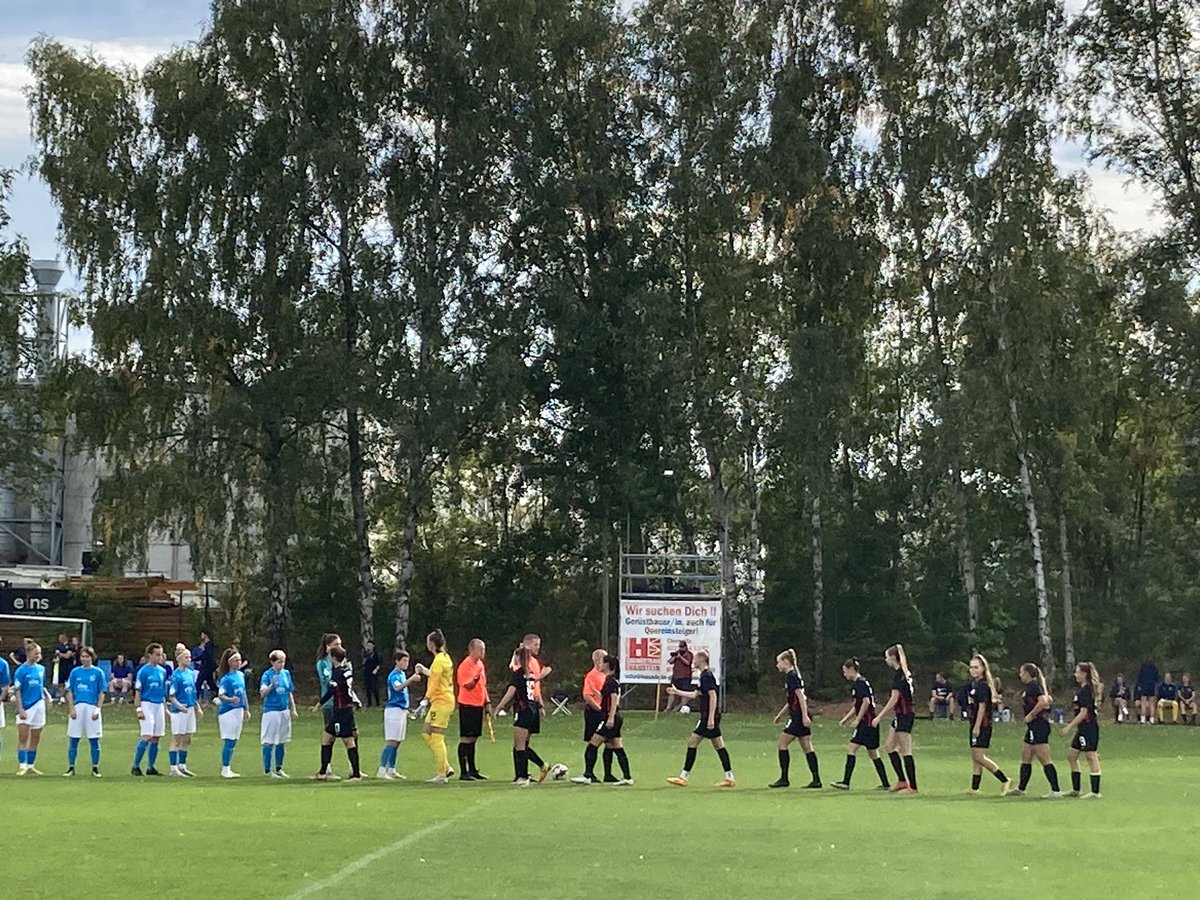 HenzeJens's tweet photo. #Matchday #RBLFrauen2
Sachsenpokal Frauen
#cfcRBL
Chemnitzer FC - RB Leipzig
Anpfiff im Stadion Neubauernweg in Chemnitz ist jetzt um 14:00 Uhr. https://t.co/MDNQpxU9cl