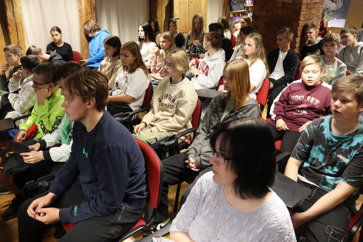 29. septembrī, Ventspils Galvenajā bibliotēkā norisinājās Eiropas Komisijas iniciētā pasākuma “Eiropas Zinātnieku nakts” norises. 📷Bibliotēka vēra savas durvis ikvienam, kurš vēlējās uzzināt ko jaunu par kosmosu un darboties radošajā darbnīcā. #zinatniekunakts2023