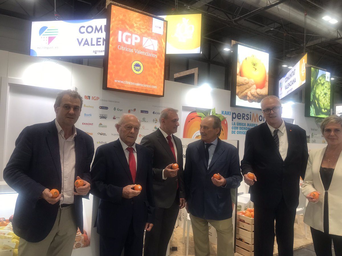 Hemos recibido la visita del Conseller de  Agricultura y de parte de su equipo  en nuestro espacio de <a href="/FruitAttraction/">Fruit Attraction</a>  <a href="/GVAagricultura/">GVA Agricultura, Agua, Ganadería y Pesca</a> <a href="/CValencianos/">IGP Cítricos Valencianos</a>  <a href="/ava_asaja/">Associació Valenciana d'Agricultors</a>