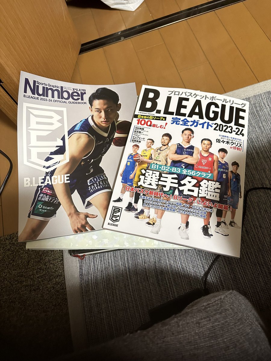 fujiwara_0705's tweet photo. Bリーグ完全ガイドと #NumberPLUS を大学の帰りにGET出来ました😭😭 https://t.co/F7Z0vSLRHj