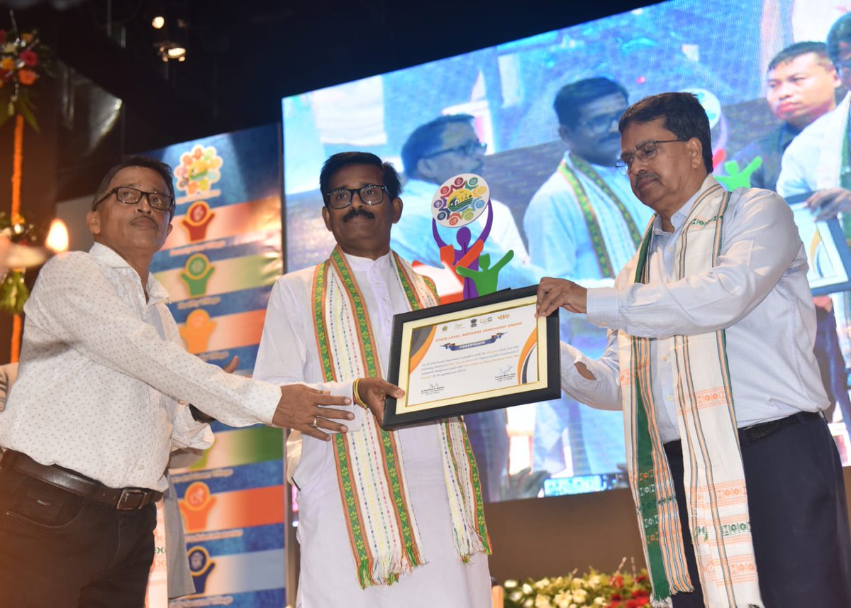 TripuraPanch's tweet image. Today, in the State Level Award Giving Ceremony, Honourable Chief Minister of Tripura handed over awards to the best performing PRIs at PRTI, A.D. Nagar, Tripura.