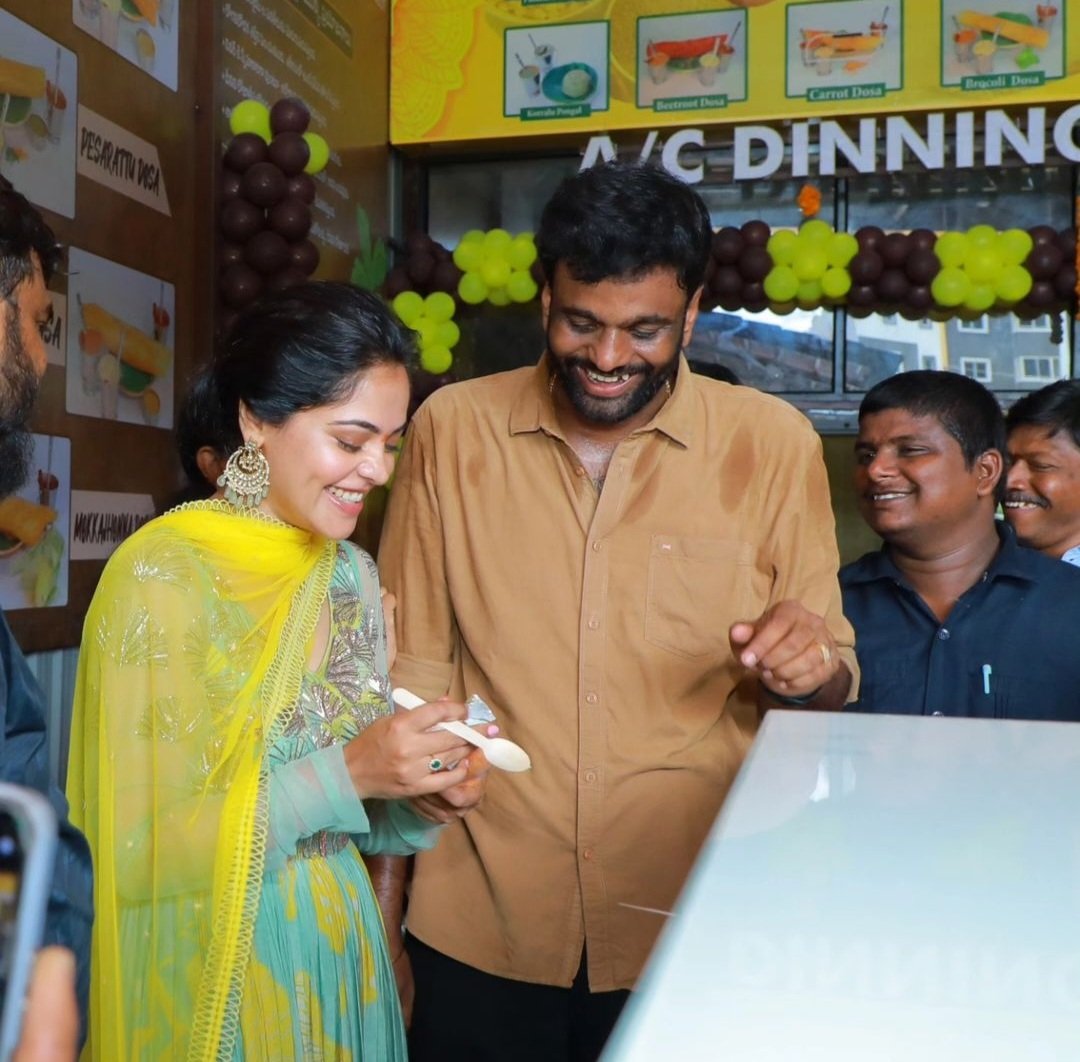 TrendsBindu's tweet photo. @thebindumadhavi Photos from opening ceremony of Nellai Thatibellam coffee 100th branch at tirupathi part 2
#BinduMadhavi #openingceremony https://t.co/gpuYFZQk0a