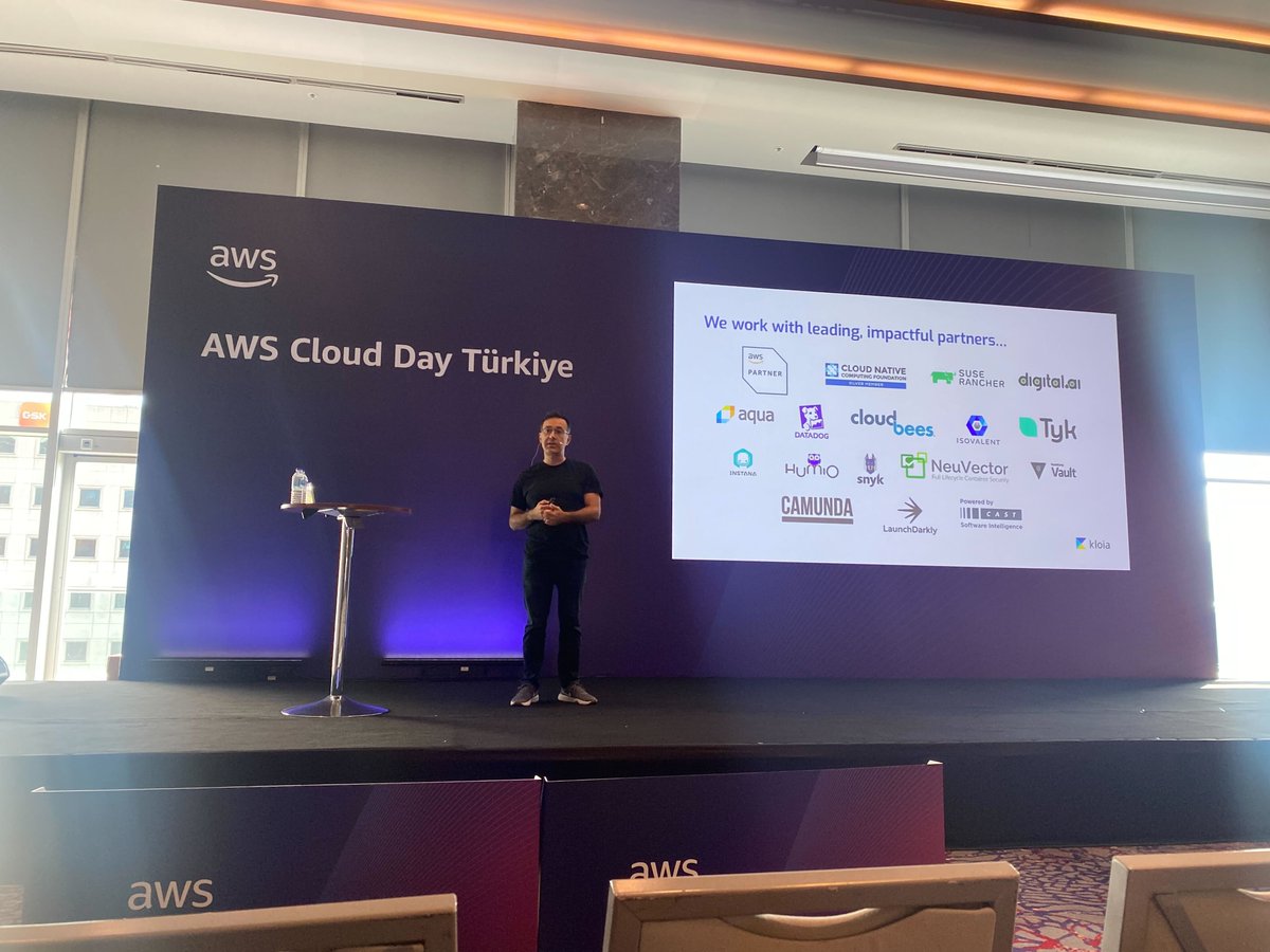 .@arasb is on stage with his presentation 'Four Things that Make Absolutely No Sense About Kloia', in Breakout Room 4.🎤🚀🎢 #aws #türkiye #awspartners #awscloudday