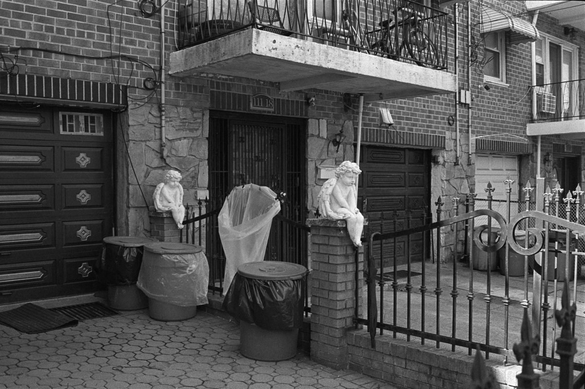 New York, 2023
_____
#photography #nyc #blackandwhitephotography #streetscenes #35mm