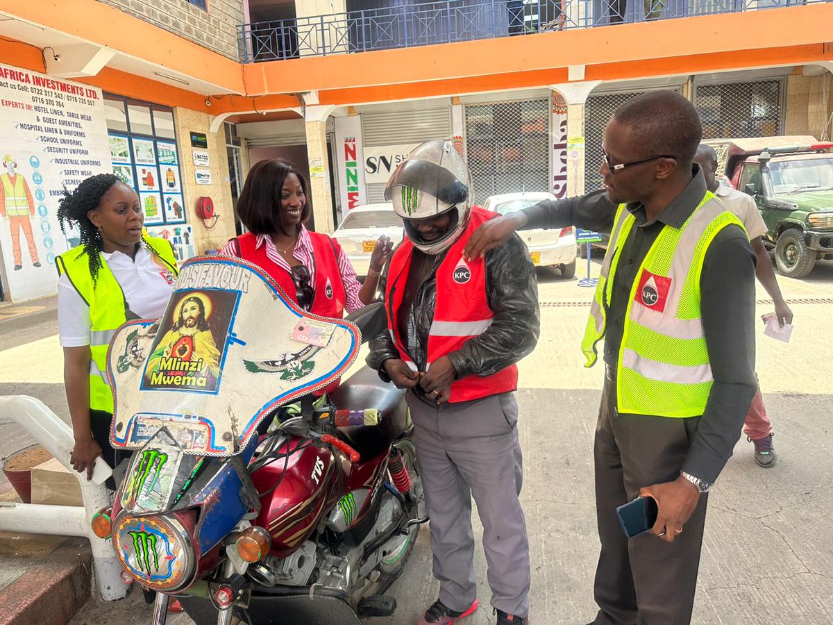 kenyapipeline's tweet photo. As part of this year's #CustomerServiceWeek  and KPC@50 celebrations, @kenyapipeline through its Marketing and Safety,Health &amp; Environment departments distributed reflector vests to motorcycle riders at the Shell fuel station along Lunga Lunga Road.
#CSW2023 #customerexperience https://t.co/NO8mvs2XTJ