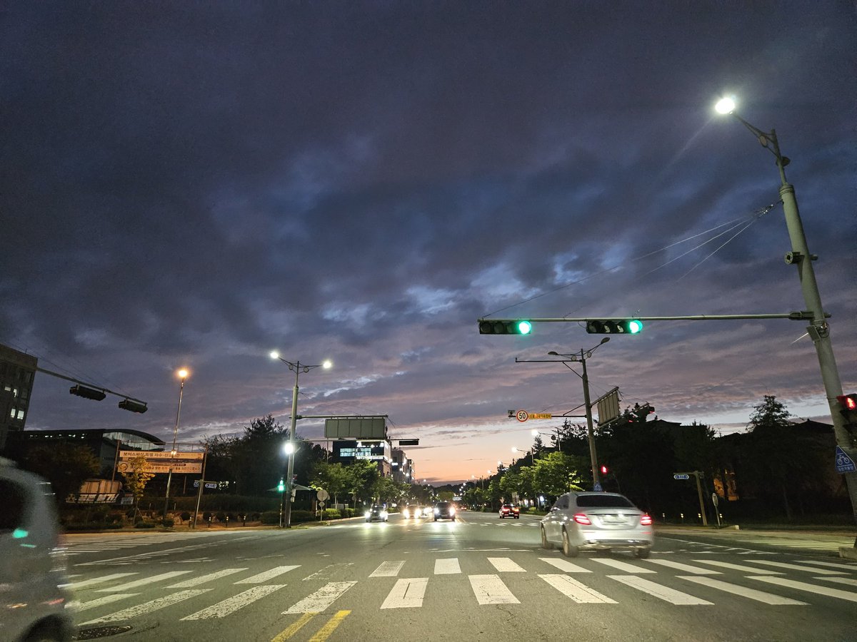 hellopd's tweet image. 우울한 밤이다. 연휴 끝이라서 그런가. 설마...