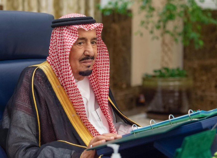 gorgeous4ew's tweet photo. والدنا الملك سلمان حفظه الله اليوم❤️🇸🇦. https://t.co/AkzuVdz2rE