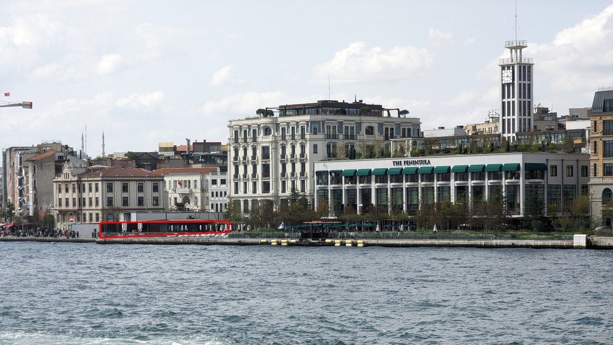 İstanbul'da çok sayıda kent suçu var. Hangisi ötekisinden daha kötü karar vermek kolay değil. Ama bunlardan birisi hepsinden çok daha ahlaksızca, vicdan sınırlarını zorlarcasına yapıldı. O da Galataport'un sahiline yerleştirilen Peninsula yüzme havuzu. Bu çok büyük utanmazlık.