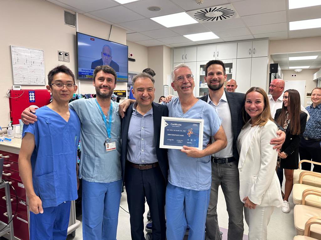 Overdue stop for a milestone in Prague: 2,000 FARAPULSE procedures at @NaHomolce. Leading global SOC adoption of the purpose-built PFA system.. and another notch in CZ cards innovation belt 🇨🇿💪.. first remaps feel like yesterday🤣.. congrats @NeuzilPetr and team! @BSC_EU_Heart