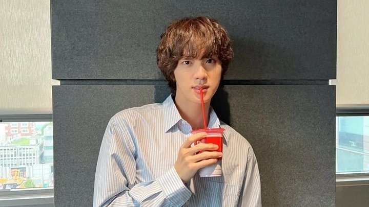 RJSeokjinnie's tweet photo. happy national boyfriend day, kim seokjin https://t.co/C46LRigbIL