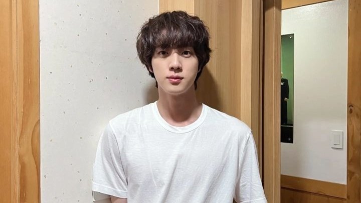 RJSeokjinnie's tweet photo. happy national boyfriend day, kim seokjin https://t.co/C46LRigbIL