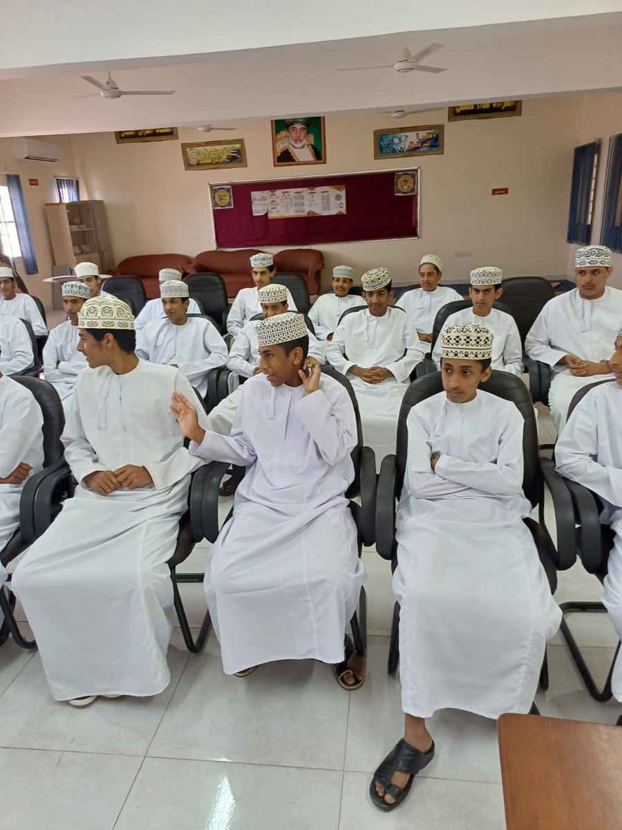 عقد الدكتور  / عادل عوض محاد الحضري 
محاضرة بعنوان المواطنة في مدرسة غدو بنين و بحضور اخصائي الأنشطة الأستاذ  مسلم جعبوب
                        استهدف طلاب الصف العاشر