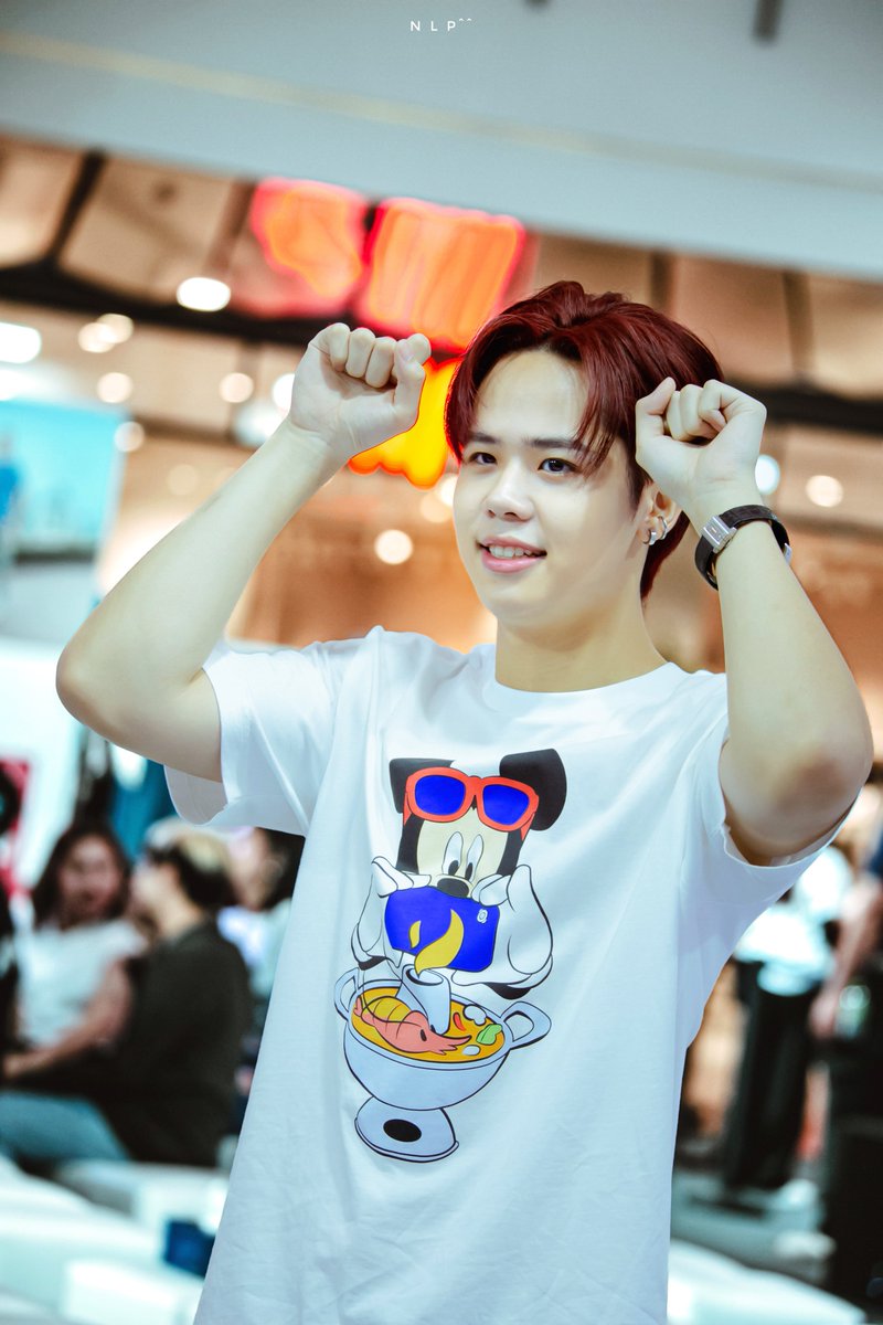nooklepper's tweet photo. [MUON🐯]    แวะมาขายมุงคุดก่อน เดี๋ยว 5 ตุลา จะเป็นชาวร็อค 

#UNIQLOCentralWorldwithATLAS
#UniqloCentralWorld
#CelebratingWorldClassYourTimeIsNow
#UniqloThailand 
#ATLAS_TH #ATLASth #MuonATLAS https://t.co/zZtbx6hWe8