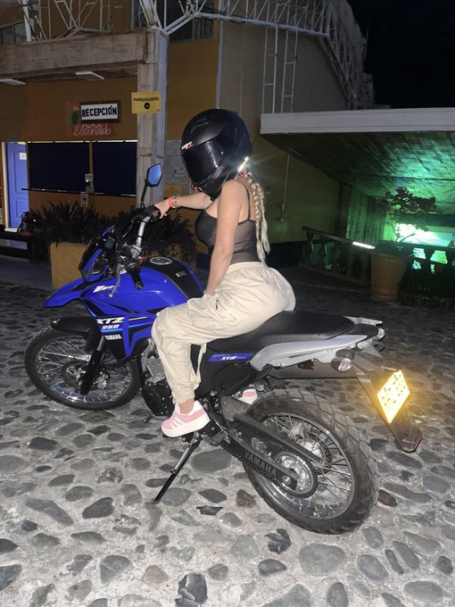 Besos 😘 https://t.co/jtxAbjRK9U<a href="/tag/prettygirls"class="tags"><span>#prettygirls</span></a><a href="/tag/colombiana"class="tags"><span>#colombiana</span></a><a href="/tag/latina"class="tags"><span>#latina</span></a><a href="/tag/pretty"class="tags"><span>#pretty</span></a><a href="/tag/x"class="tags"><span>#x</span></a><a href="/tag/latin"class="tags"><span>#latin</span></a>