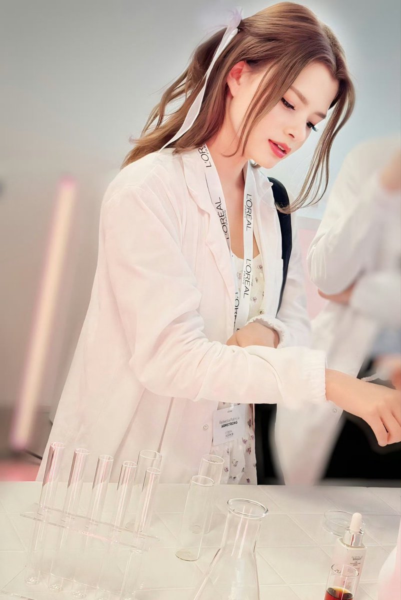 NoahCherokee's tweet photo. #RebeccaLOrealLabTour
小宝贝今天加油哦，mami会一直给你鼓励加油
baby come on. Mami is  together with you .
xiaomaomi https://t.co/lr8bPrkNvO