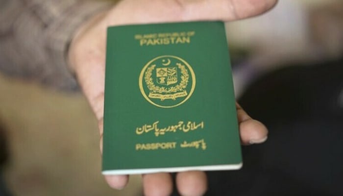 IndusNews021's tweet image. نارمل پاسپورٹ کا اجرا 21 روز میں ہوگا، محکمہ پاسپورٹ نے عوام کیلئے نئی ہدایت جاری کردی:
 ارجنٹ پاسپورٹ کا اجرا 5 روز میں ہوگا،  فاسٹ ٹریک پاسپورٹ اجرا 2 دفتری روز میں کیا جائیگا۔
 پاسپورٹ دفاتر صبح 8 بجے سے دوپہر ایک بجے تک کھلیں گے۔
#Passport #PassportOffice