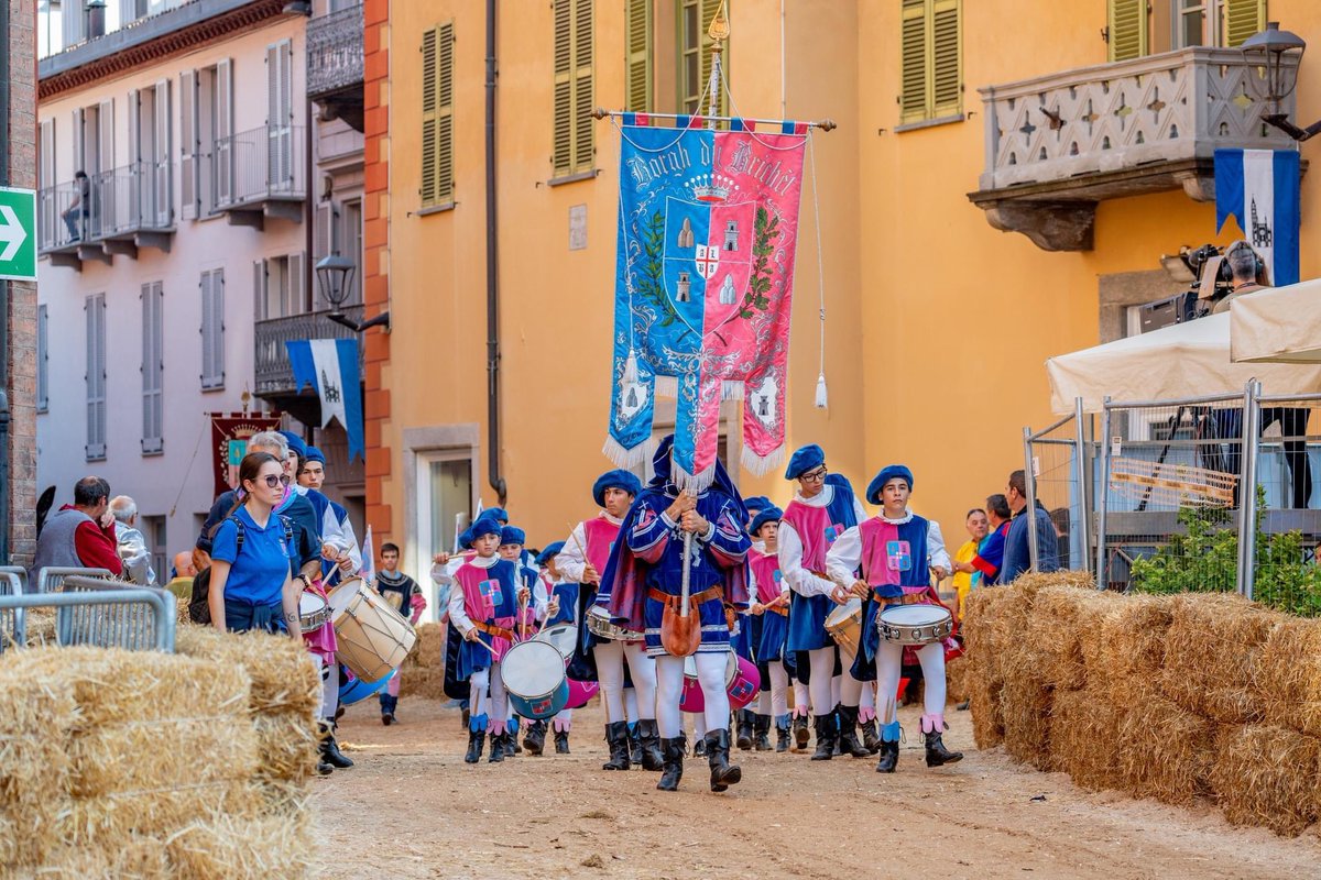 Una giornata da incorniciare al #Palio degli Asini di 2023! 🐎

La città  di Alba ha fatto da scenografia perfetta alla vittoria del #borgodeibrichett regalando atmosfera e magia!

Grazie a tutti coloro che hanno reso possibile questa giornata indimenticabile! ♥️ 
_
#AlbaTruffle
