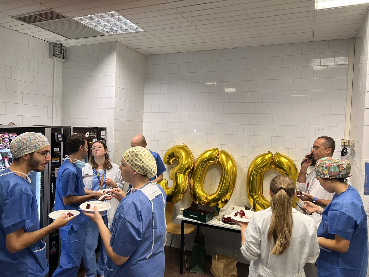 Celebrem les 300 cirurgies robòtiques a Urologia de l’Hospital del Mar!!🥳🎈🎉
Una feina d’equip de la que estem orgullosos!!