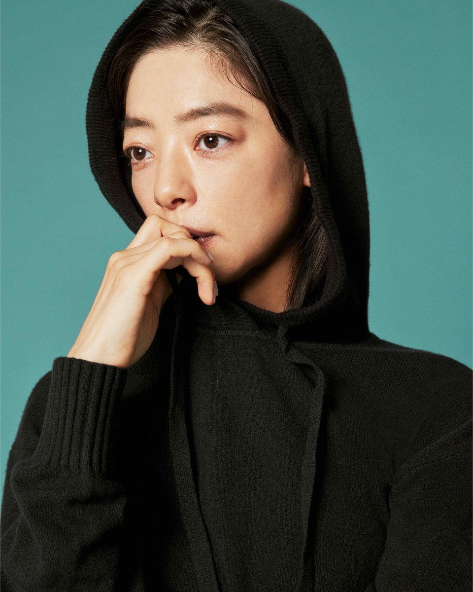 Gap_JP's tweet photo. カシミヤのように暖かくて柔らかいカシミヤタッチのフーディーとリブスカートのセットアップ。Iラインシルエットでまとめることで、リッチでモダンなスタイルにアップデート。
#市川実和子(モデル・女優)#Gap #Mastered #COZYESSENTIALS
https://t.co/8FpSNevOAf https://t.co/YJXWKQam7L