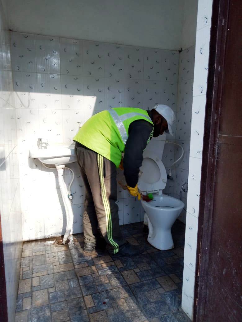 almoracantt's tweet photo. 03.10.2023 Swachhata Hi Sewa-Special Cleanliness drive of public toilets.
#shs2023 #garbagefreeindia #specialcampaign3 @pddecc @nainitalcantonment @varunkr_mauryan #dtecc #pddecc https://t.co/91hLuel3B5