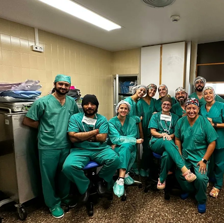 GVAclinic's tweet photo. 🏥Hemos acogido el XV curso de formación en patología mamaria para residentes quirúrgicos @aecirujanos

👩‍🏫🩺Durante 3 días han participado alumnos procedentes de diferentes puntos del país para formarse en procedimientos de la patología mamaria básica

🔗https://t.co/accHxnLlHz https://t.co/wvC66pnOWa
