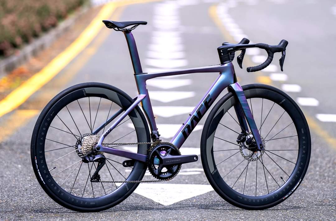 BicyclesKaze's tweet photo. สวยสุดๆ.....2024 KANON XR EVO - Shimano Ultegra Di2 -  Pearl - ELT  50 wheel....#ridekaze #kazebicycle #PearlELT50 https://t.co/7wk91tkzHk