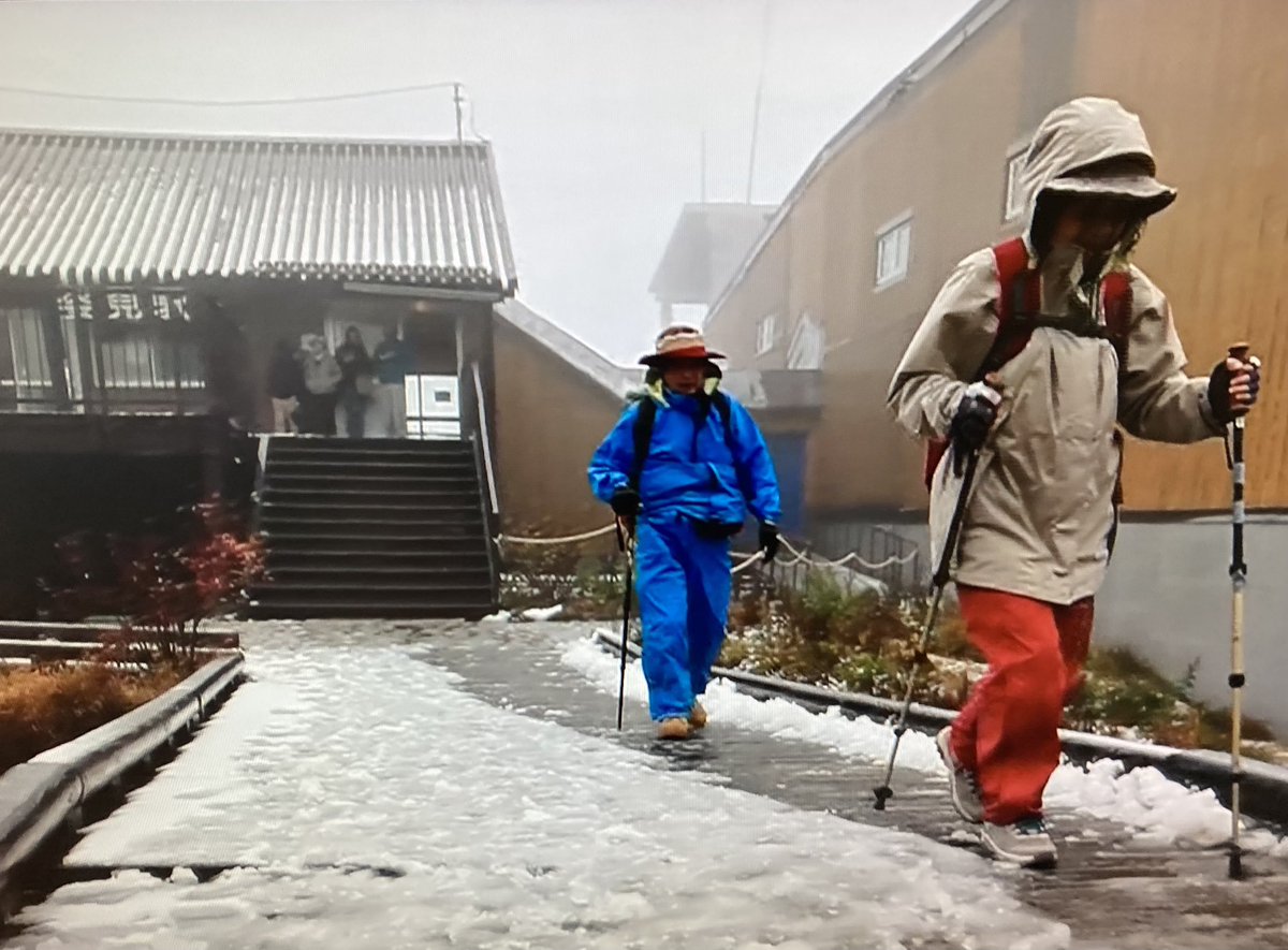 ka10no's tweet photo. 旭岳が初雪。
これが来ると北海道の冬はやってくる。 https://t.co/K54JKfPPCk