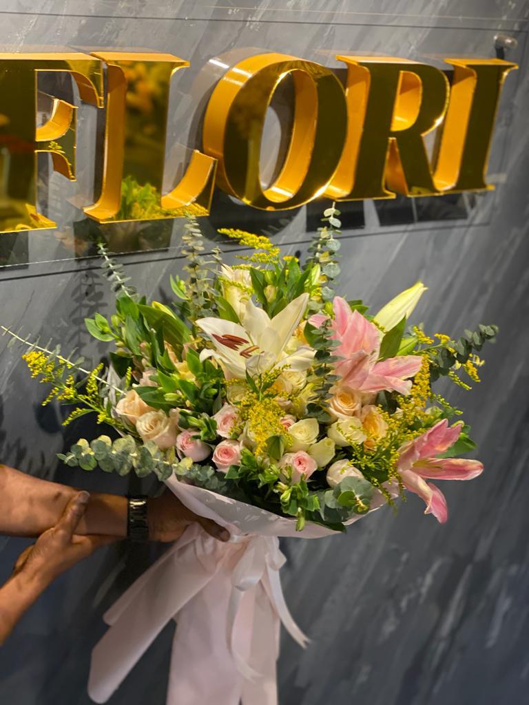 floriflowerug's tweet photo. Lest you forget and get your loved one something mediocre.
Well don't be part of the crowd! Stand out, make a remarkable statement with #TheFloriExperience bouquets. 

#FloriFlowers #Remarkable #BeyondBasic https://t.co/i8vgr67tS8