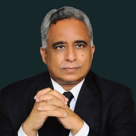 HamzaAzhrSalam's tweet photo. Just as @AzharSiddique sb represents @MalikRiaz_, Farah Gogi, Imran Khan, Bushra Bibi &amp; Ahsan Jamil Gujjar, I wouldn't be surprised if Master Tiles Sheikh Mehmood who received 800 acres in IK's Naya Pakistan Housing Scheme is also represented by him - Paid by Malik sb of course. https://t.co/LTagGC1YDO