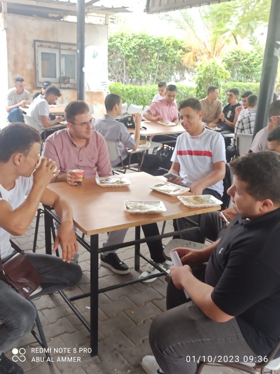 بالصور📸
الكتلة الإسلامية بكلية مجتمع الأقصى _غزة تنظم حملة فطورك علينا لطلاب الكلية وسط إقبال من طلاب الكلية.