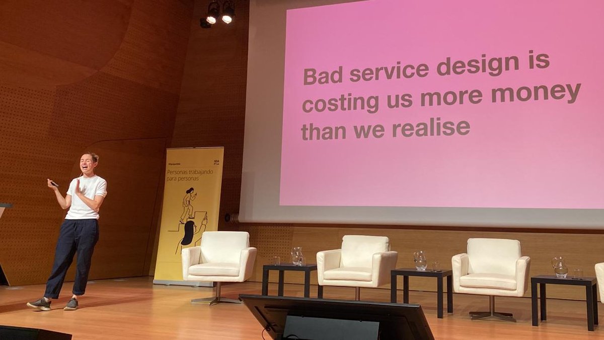 . @loudowne formó parte del <a href="/GOVUK/">GOV.UK</a>, toda una referencia para el #EquipoSDA, y se encargó de introducir y desarrollar la práctica de diseño de servicios dentro del gobierno. “Los malos servicios arruinan vidas y nos cuestan mucho dinero".

🟡 Diseño, ciudadanía y administración